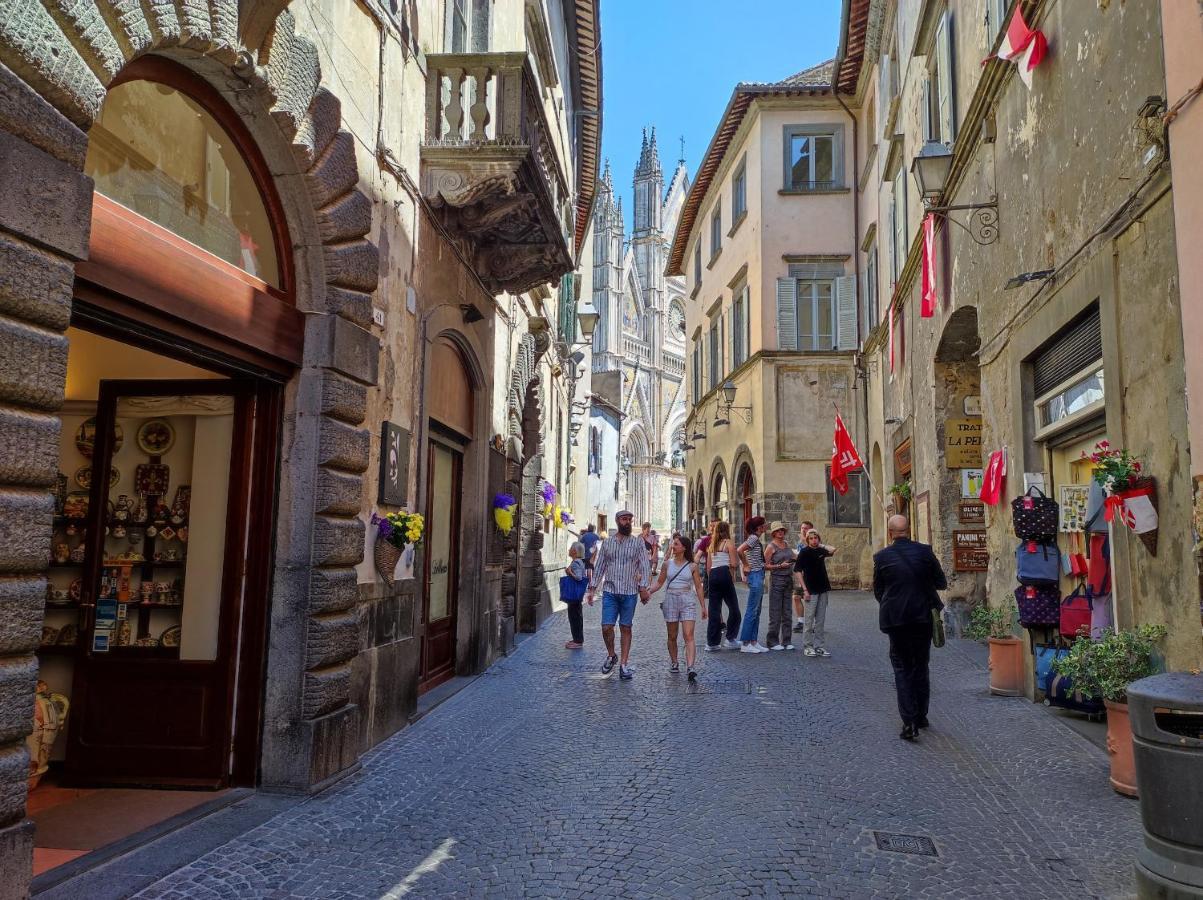 Stanza Con Bagno Privato Orvieto Centro Storico, Aria Condizionata Netflix Vicino Al Pozzo Della Cava-Affittacamere "Carvajal Rooms" Exterior foto